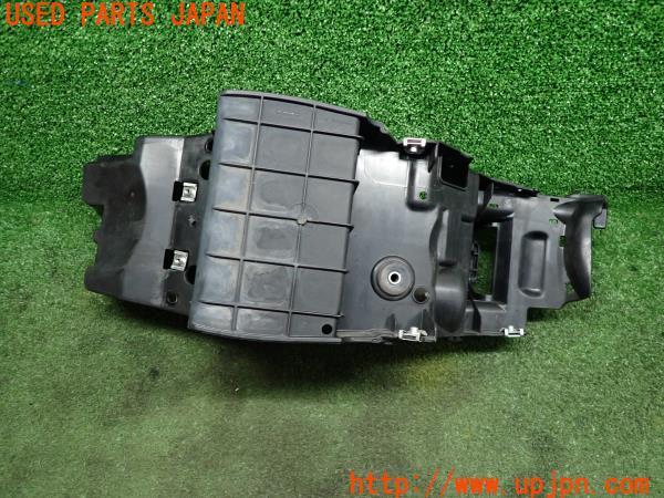 3UPJ=11810520]BMW・G 310R(G31AA)純正 バッテリーケース 6638556886 シート下トレイ 中古		_m3