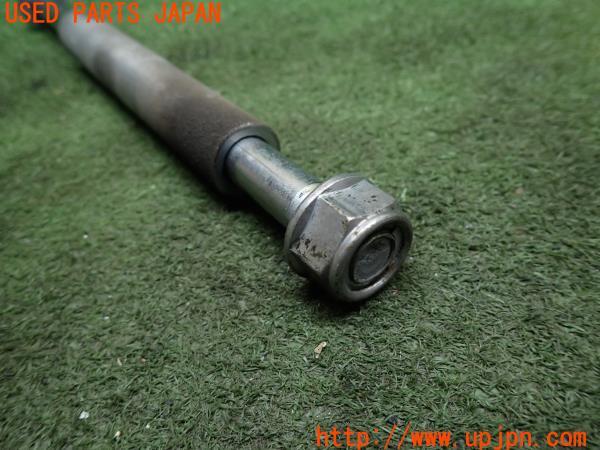 3UPJ=11810549]BMW・G 310R(G31AA)純正 ピボットシャフト スイングアームシャフト 中古		_m2