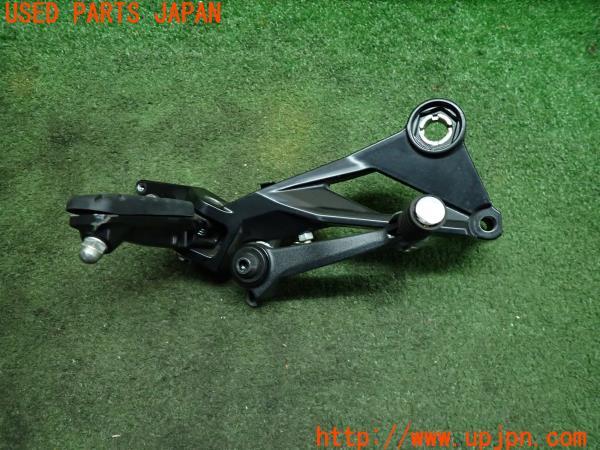 3UPJ=11830566]KTM・RC 390 (2023y) 純正 右ステップセット ホルダー・ステップ・ブレーキペダル 難あり 中古		_m1