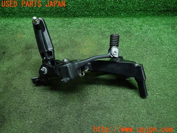 3UPJ=11830566]KTM・RC 390 (2023y) 純正 右ステップセット ホルダー・ステップ・ブレーキペダル 難あり 中古		_m2