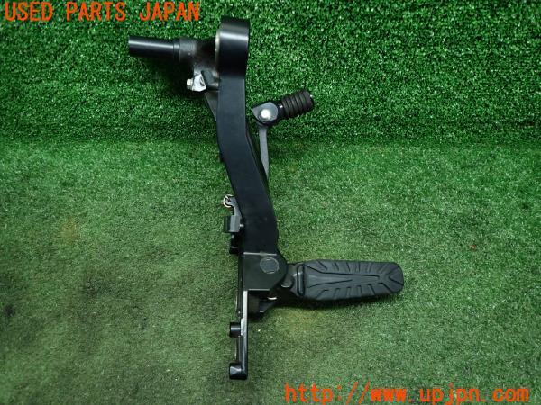 3UPJ=11830566]KTM・RC 390 (2023y) 純正 右ステップセット ホルダー・ステップ・ブレーキペダル 難あり 中古		_m3