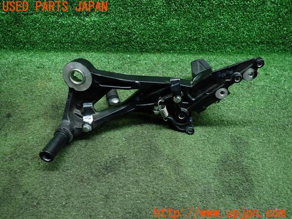 3UPJ=11830566]KTM・RC 390 (2023y) 純正 右ステップセット ホルダー・ステップ・ブレーキペダル 難あり 中古		_m4