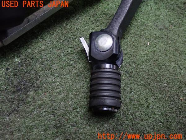 3UPJ=11830567]KTM・RC 390 (2023y) 純正 左ステップホルダー・シフトペダル ジャンク		_m1