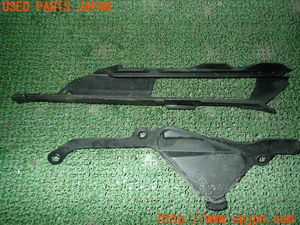3UPJ=11840431]ドゥカティ・1199 パニガーレ S トリコローレ(ZDMH802JACB)純正 チェーンカバー 中古_m3
