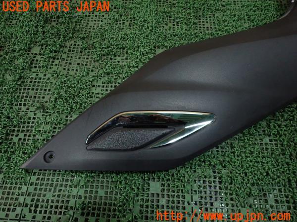 3UPJ=11850004]ヤマハ・トリシティ 300(SH15J)2022y 純正 右サイドカバー 中古		_m2