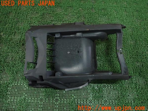 3UPJ=11850030]ヤマハ・トリシティ 300(SH15J)2022y 純正 アンダーカバー ロワカバー 中古		_m2