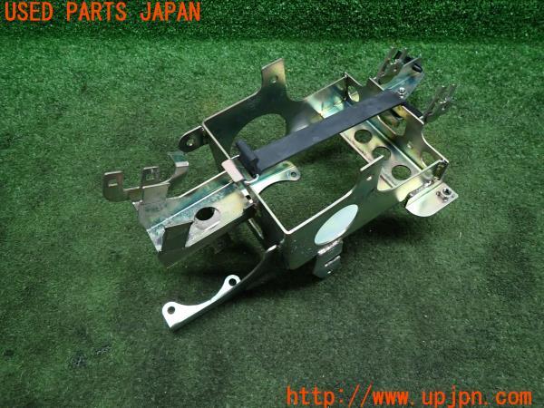 3UPJ=11850520]ヤマハ・トリシティ 300(SH15J)2022y 純正 バッテリーケース ブラケット 中古		_m0