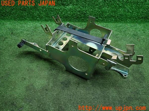 3UPJ=11850520]ヤマハ・トリシティ 300(SH15J)2022y 純正 バッテリーケース ブラケット 中古		_m1