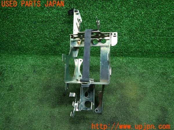 3UPJ=11850520]ヤマハ・トリシティ 300(SH15J)2022y 純正 バッテリーケース ブラケット 中古		_m2