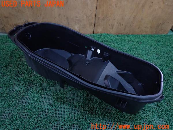 3UPJ=11850536]ヤマハ・トリシティ 300(SH15J)2022y 純正 メットイン シート下ボックス 中古		_m1