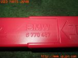3UPJ=12120643]BMW アクティブハイブリッド5(FZ35 F10)後期 純正 三角表示板 6 770 487 中古_s2