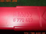 3UPJ=12140643]BMW アクティブハイブリッド5(FZ35 F10)前期 純正 三角表示板 6770487 中古_s2