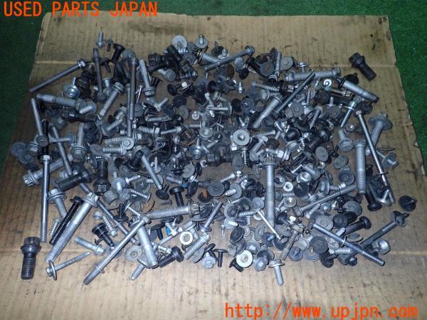 3UPJ=12140720]BMW アクティブハイブリッド5(FZ35 F10)前期 ネジ・ナット・ステー類 セット ジャンク_m0