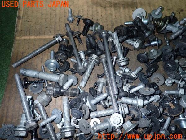 3UPJ=12140720]BMW アクティブハイブリッド5(FZ35 F10)前期 ネジ・ナット・ステー類 セット ジャンク_m1