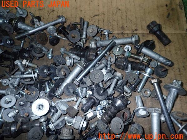 3UPJ=12140720]BMW アクティブハイブリッド5(FZ35 F10)前期 ネジ・ナット・ステー類 セット ジャンク_m2