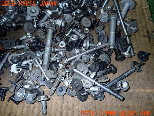 3UPJ=12140720]BMW アクティブハイブリッド5(FZ35 F10)前期 ネジ・ナット・ステー類 セット ジャンク_m4