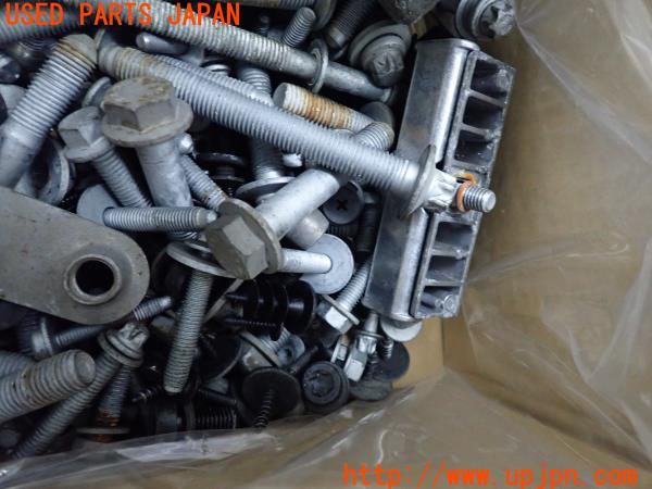 3UPJ=12180720]BMW X1(F48)2016y ボルト ネジ ナット ステー類 セット ジャンク_m2