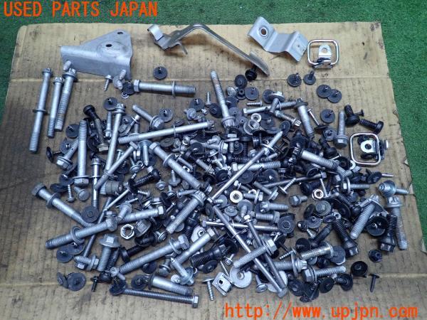 3UPJ=12240720]BMW 523i(XG20 F10)後期 ネジ・ナット・ステー類 セット ジャンク_m0