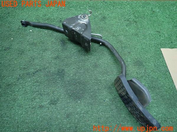 3UPJ=12300631]ランクルプラド70系(KZJ78G)後期 純正 アクセルペダル 中古_m2