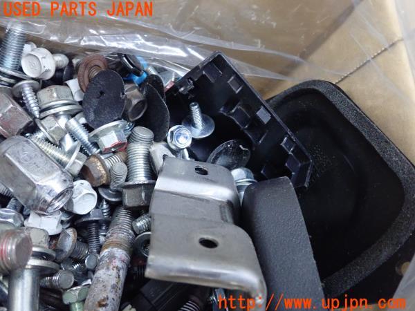 3UPJ=12490720]アウトランダーPHEV(GG3W)後期 ボルト ネジ ナット ステー類 セット ジャンク _m1