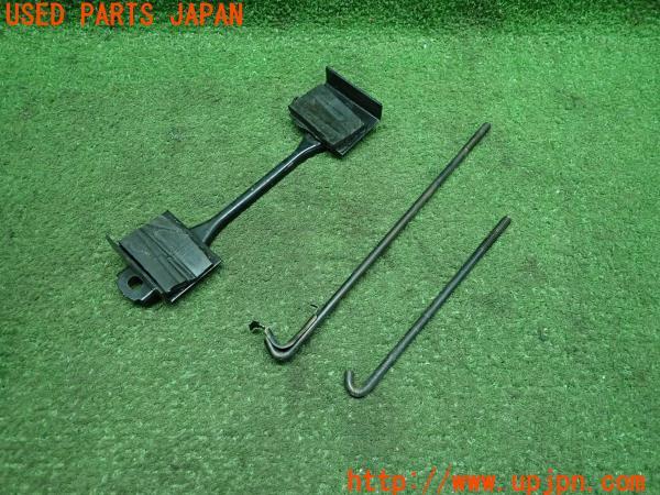3UPJ=12890422]ソアラ(UZ40)430SVC 純正 バッテリー固定金具 ボルト 中古_m1