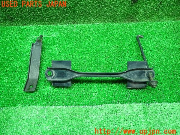 3UPJ=12990422]ソアラ(UZZ40)430SVC 純正 バッテリー固定金具 ボルト 中古_m0