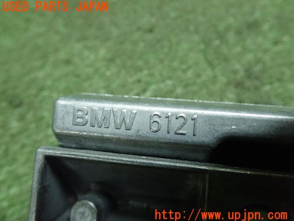 3UPJ=13030422]BMWミニ(MINI)クーパーSD(F55)2016y バッテリークランプブラケット 9312294 固定金具 中古_m3