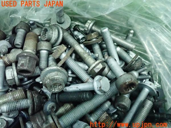 3UPJ=13090720]アウディA7 スポーツバック(4G8系)前期 2011y ボルト ネジ ナット ステー類 セット ジャンク _m1