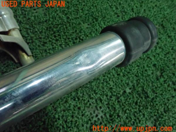 3UPJ=13340012]デリカ スペースギア(PF8W)後期 リアステップ リヤ バー ガード スチール 中古_m1