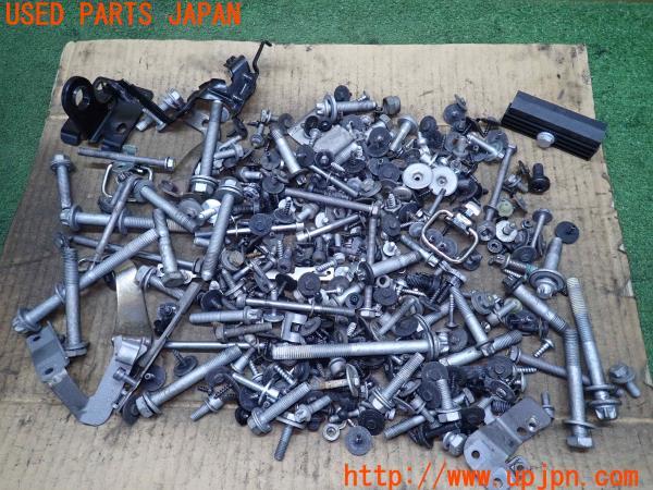 3UPJ=13400720]BMW 550i(FR44 F10)前期 ネジ・ナット・ステー類 セット ジャンク_m0