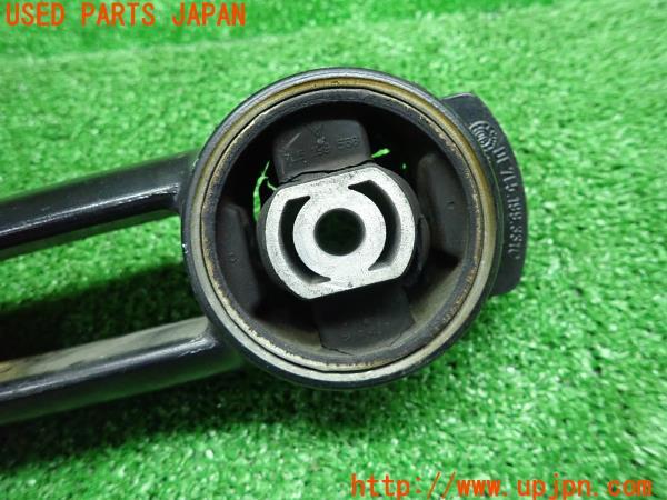 3UPJ=13410415]ポルシェ カイエンS(9PA)957 純正 エンジンマウントブラケットアーム 7L5.199.331C アッパー EG 中古_m1