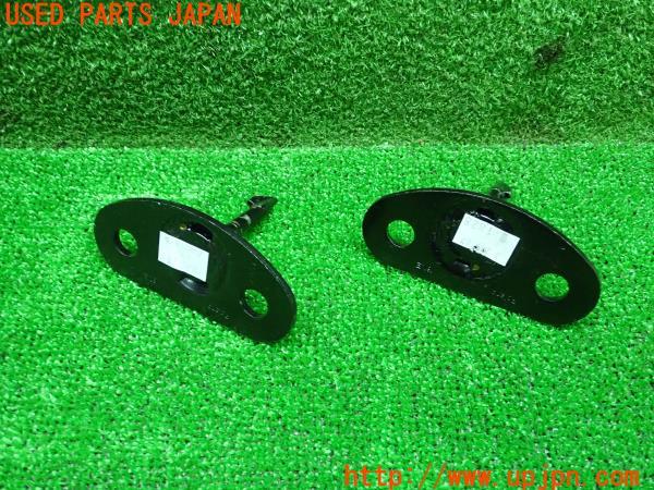 3UPJ=13410416]ポルシェ カイエンS(9PA)957 純正 リアシートブラケット リヤ 7L0.886 161E/162E 金具 左右 中古_m1