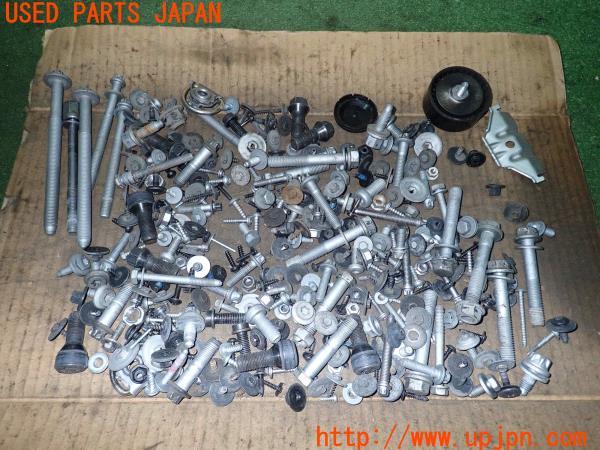 3UPJ=13590720]BMW 118d(1S20 F20)後期 LCI ネジ・ナット・ステー類 セット ジャンク_m0
