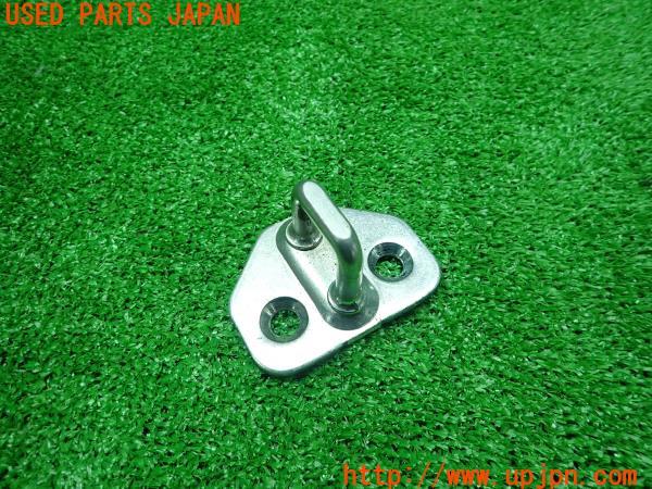 3UPJ=13630151]ジープ グランドチェロキー(WK36)ラレード 2012y 純正 ドアストライカー 受け 金具 中古_m0