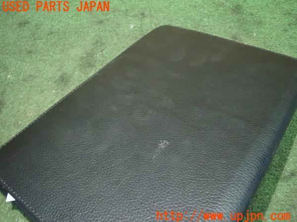 3UPJ=13640801]ベンツ B200 d(247012)純正 車検証入れ ケース 中古_m2