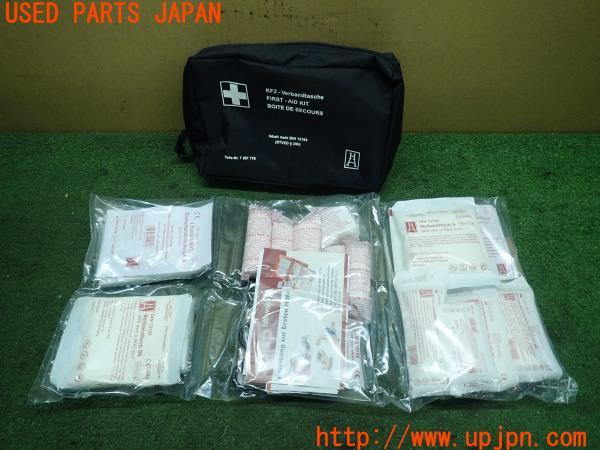 3UPJ=13940643]BMW 320d(8T20 F34)後期 純正 ファーストエイドキット 中古_m0