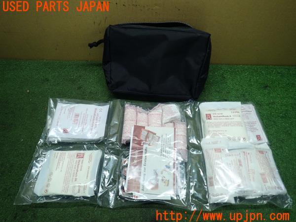 3UPJ=13940643]BMW 320d(8T20 F34)後期 純正 ファーストエイドキット 中古_m1