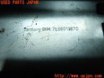 3UPJ=14130414]ポルシェ カイエン957 2009y 純正 バッテリー ボックス 補強ブラケット 金具 ステー 7L0801387A 中古_s3
