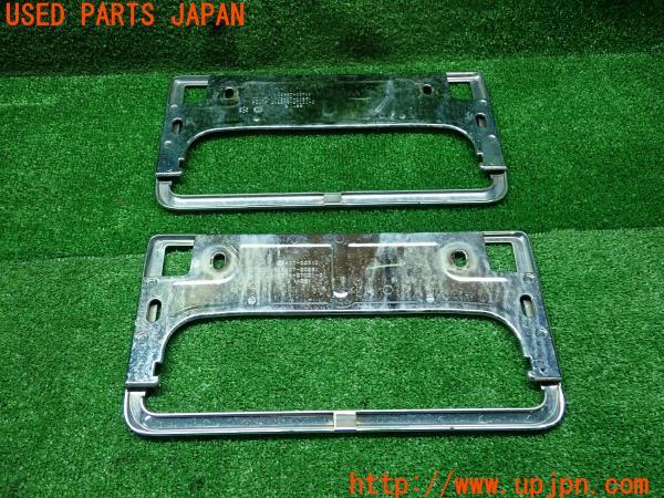 3UPJ=14260012]ハリアー(ASU65W)60系 後期 純正 ナンバープレートカバー 08407-00710 ライセンスフレーム ゴールド 枠 2点 中古_m2