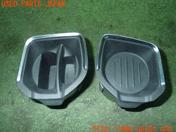 3UPJ=15160631]BMW M135i(1B30 F20)純正 9257209 9257210 カップホルダー ドリンクホルダー 中古_m2