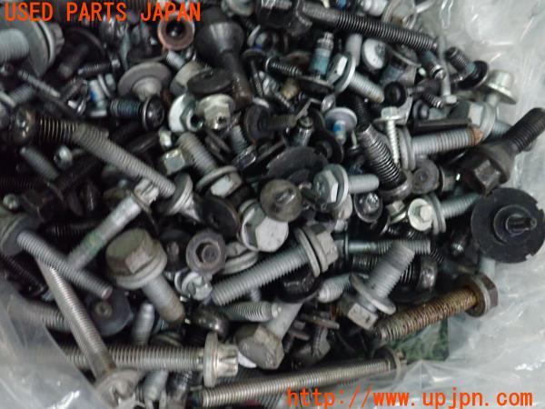 3UPJ=15350720]BMW・Z4 sDrive23i(LM25 E89)ネジ・ナット・ステー類 ジャンク_m2