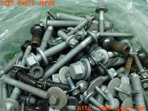 3UPJ=15370720]ベンツ・Aクラス(177084 W177)ネジ・ナット・ステー類 ジャンク_m1