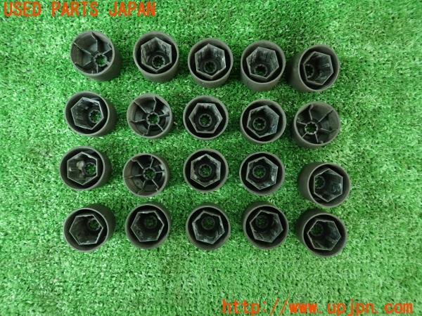 3UPJ=15590976]ポロ(AWCZP)純正 ホイールボルトキャップ 20点 中古_m1