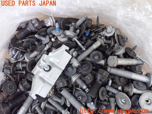 3UPJ=15920720]BMW・3シリーズ(8A20 F30)ネジ・ナット・ステー類 セット ジャンク_m1