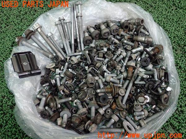 3UPJ=16060720]アウディA7 スポーツバック(4GCGWC 4G8系)ネジ・ナット・ステー類 ジャンク_m0