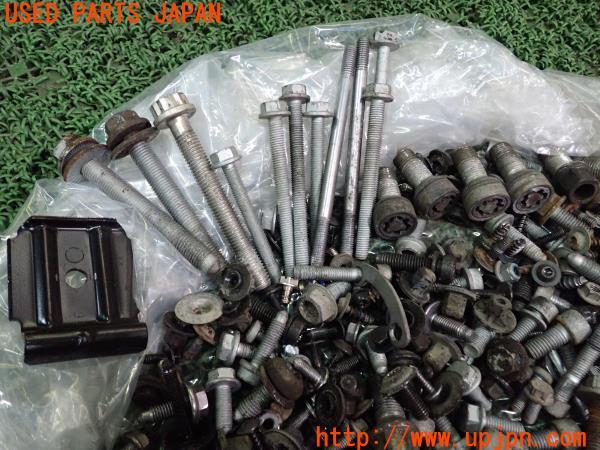 3UPJ=16060720]アウディA7 スポーツバック(4GCGWC 4G8系)ネジ・ナット・ステー類 ジャンク_m1