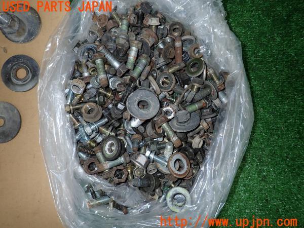 3UPJ=16740720]ハイラックスサーフ(RZN185W)ネジ・ナット・ステー類 セット ジャンク_m2