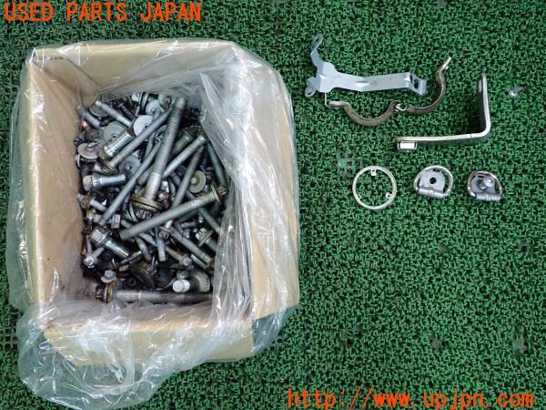 3UPJ=17200720]ベンツ GLB(247612M X247系)ネジ・ナット・ステー類 ジャンク_m0