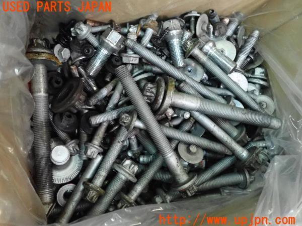 3UPJ=17200720]ベンツ GLB(247612M X247系)ネジ・ナット・ステー類 ジャンク_m2