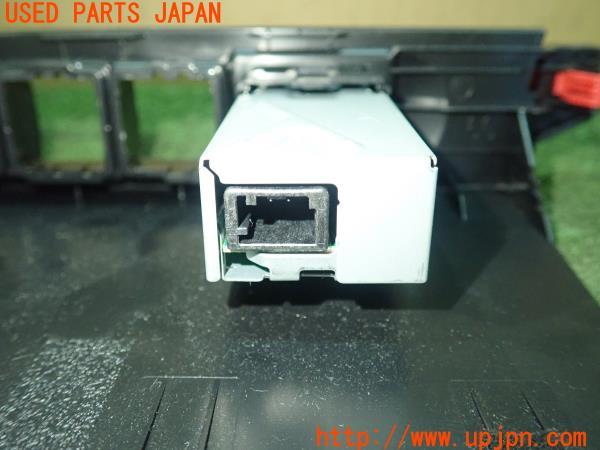 3UPJ=17410579]ヤリスクロス(MXPB15)USB端子 パネル カバー ソケット ポート 中古_m4